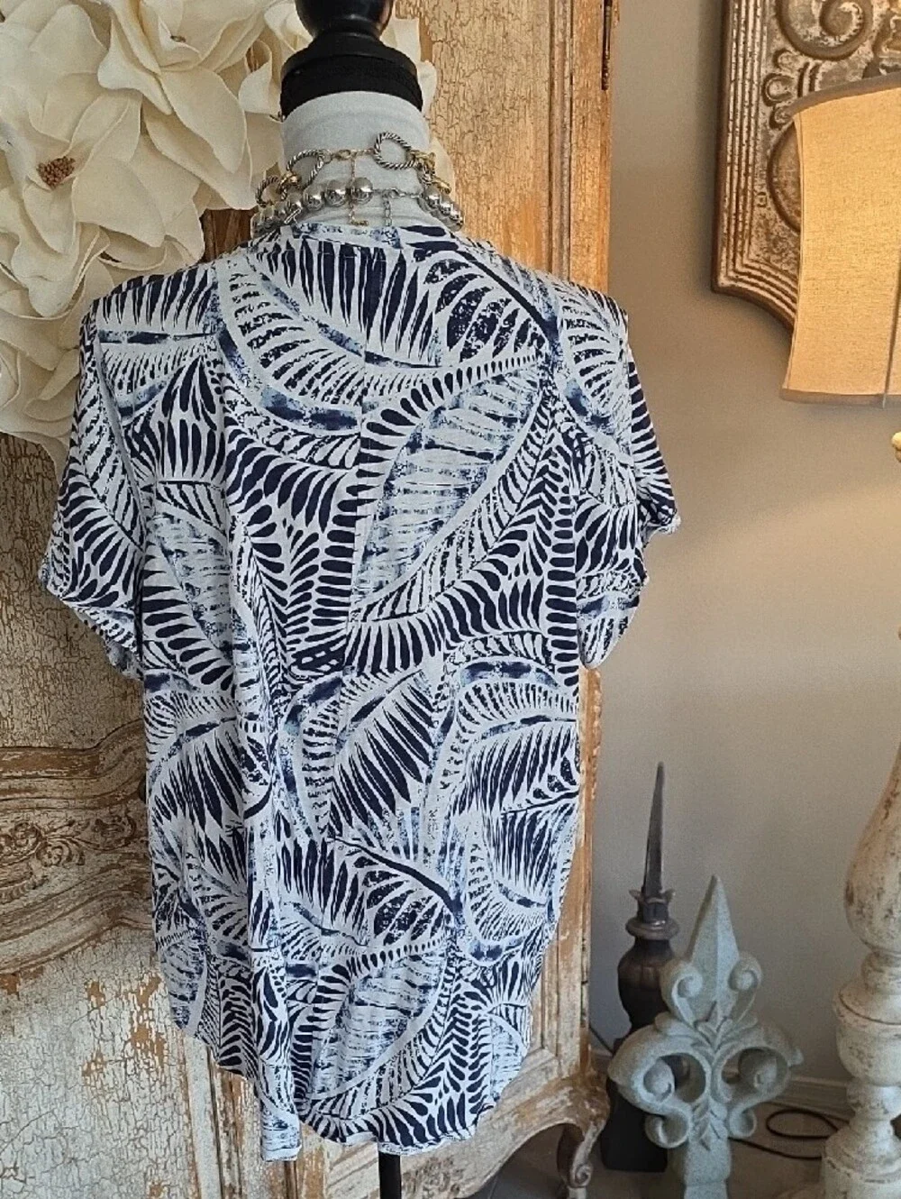 Tahari Navy and White Palm-Print V-Neck Tee - Picture 5 of 8